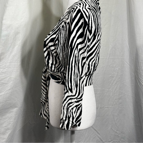 Lemmie Sweater Cropped Cardigan ties/ waist - Picture 2 of 6